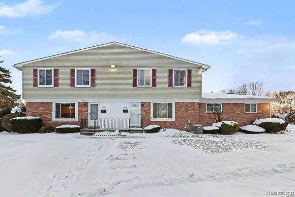 $152,900 | 24570 Quad Park Lane, Clinton Township, MI 48035