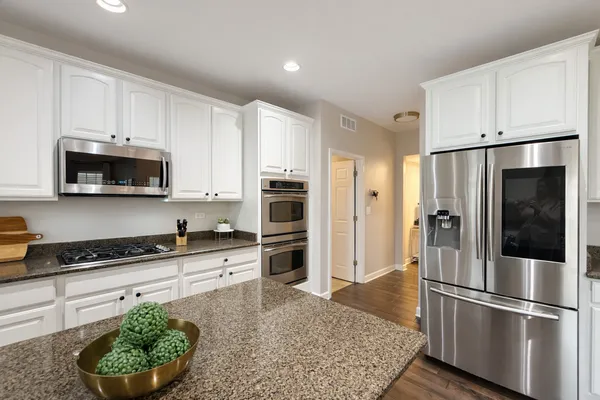 $619,900 | 293 Bluegrass Parkway, Oswego, IL 60543