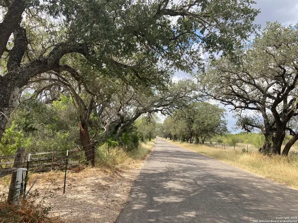 $3,500,000 | 0 Cr 765, Devine, TX 78016