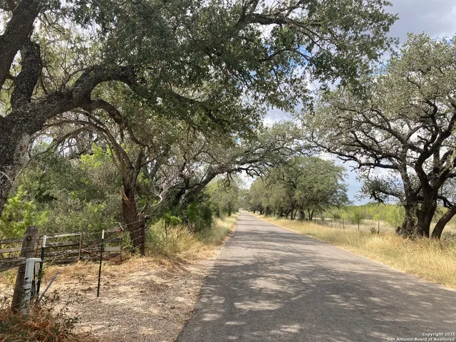 $3,500,000 | 0 Cr 765, Devine, TX 78016