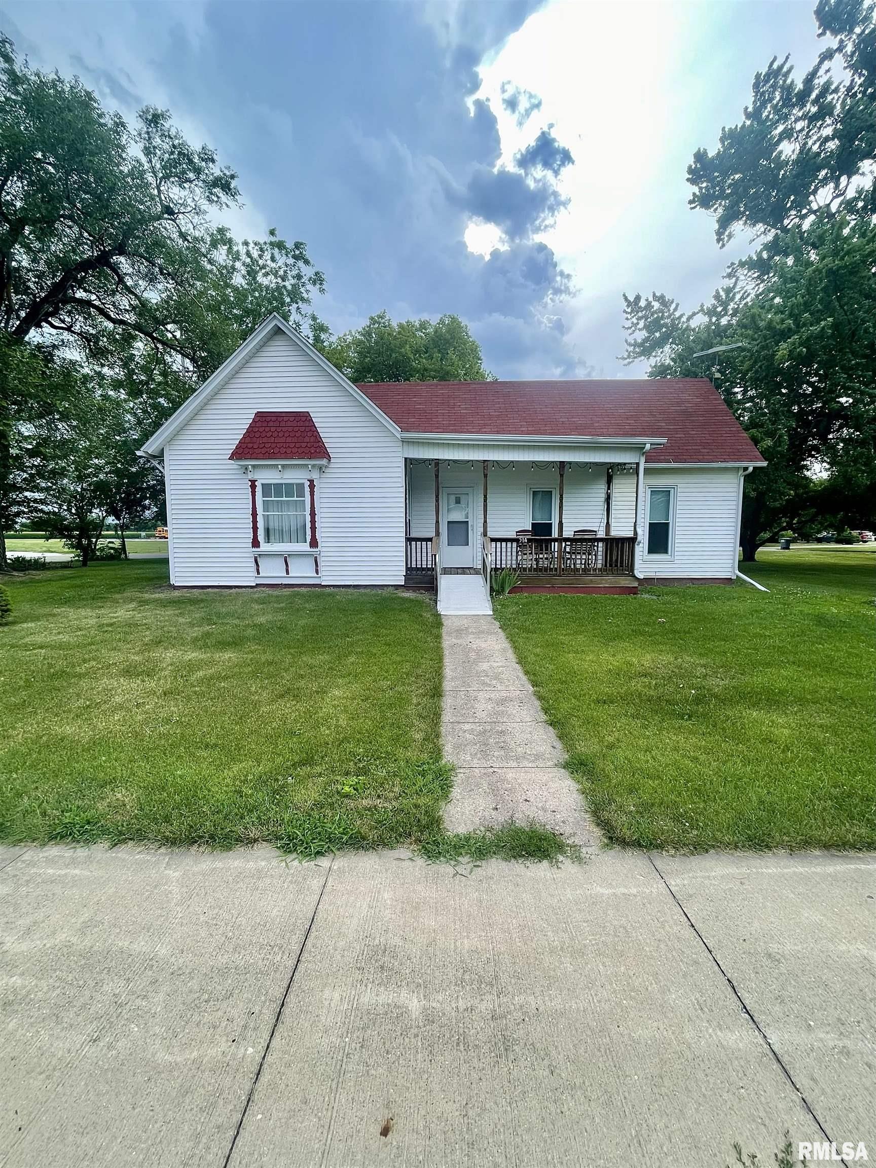 514 South Hun Street Colchester, IL 62326 - Photo 1 of 16 Gallery Image 1