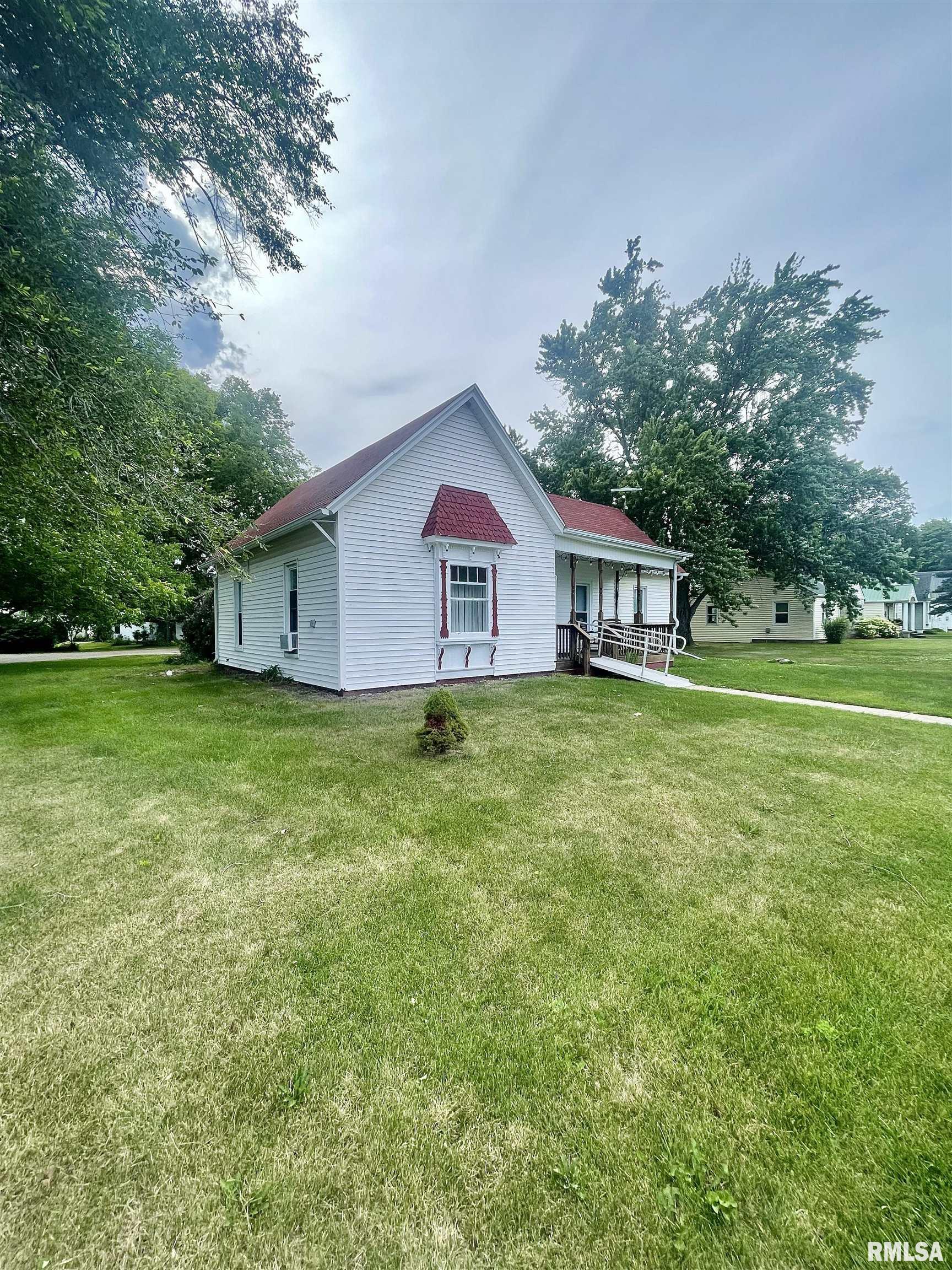 514 South Hun Street Colchester, IL 62326 - Photo 2 of 16 Gallery Image 2