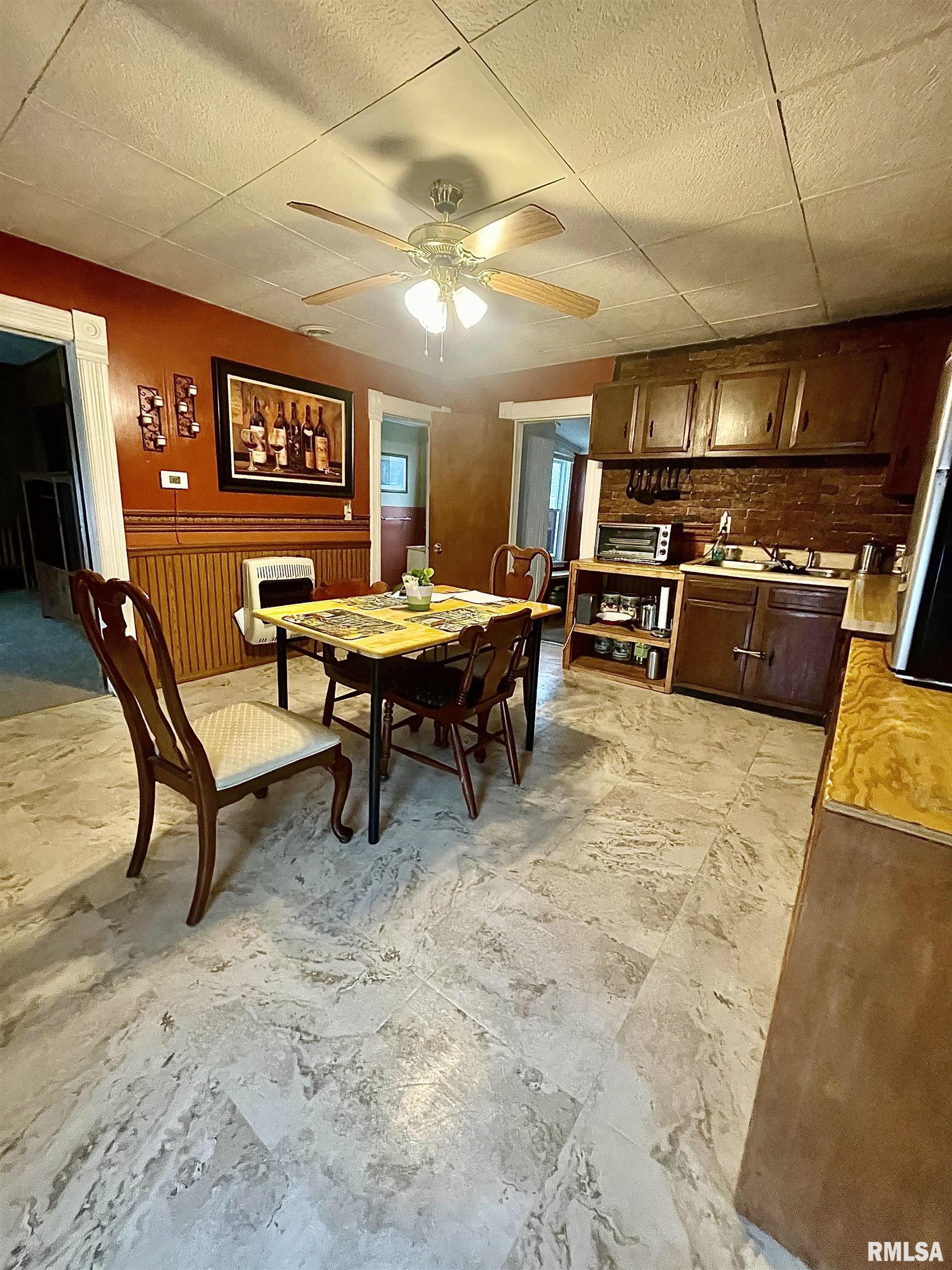 514 South Hun Street Colchester, IL 62326 - Photo 5 of 16 Gallery Image 5
