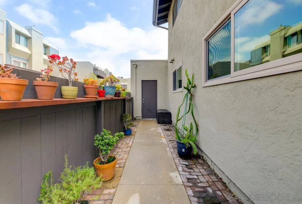 6357 Rancho Mission Road, Unit 1 San Diego, CA 92108 - Photo 21 of 28 a view of entryway of a house