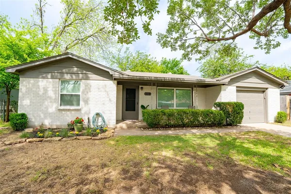 $219,500 | 508 Grant Circle, White Settlement, TX 76108