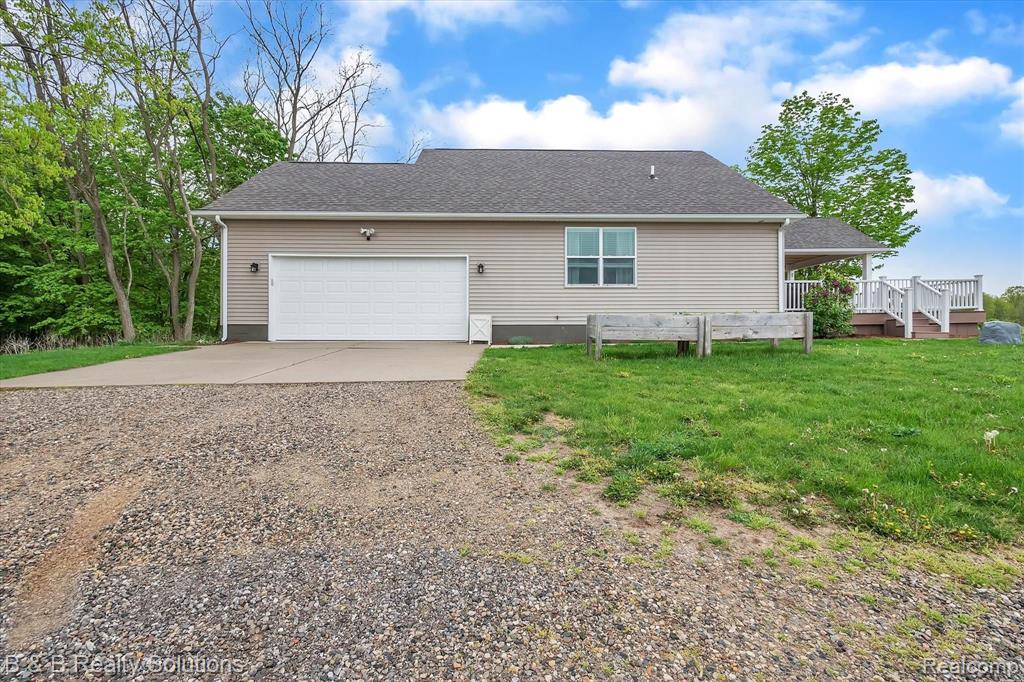 6875 General Squier Road Almont, MI 48003 - Photo 3 of 61