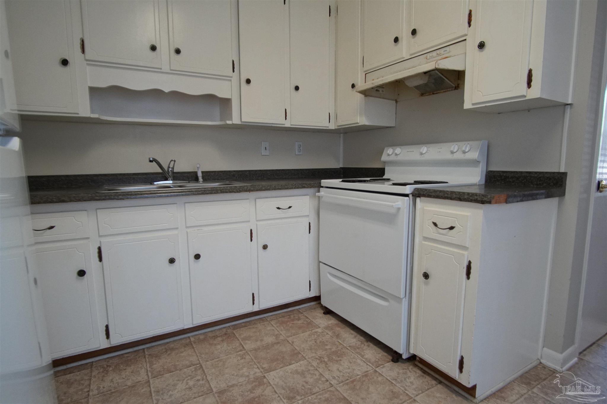 1447 East Burgess Road, Unit 14 Pensacola, FL 32504 - Photo 4 of 14