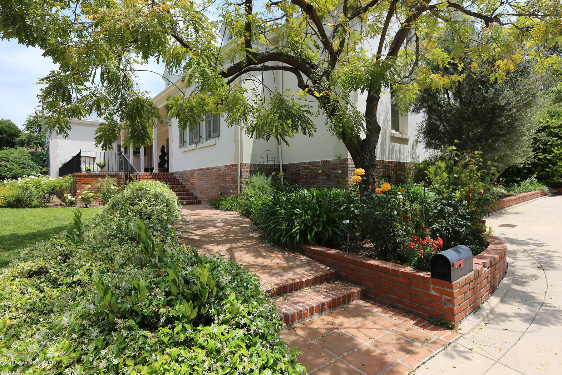 1224 Arden Road Pasadena, CA 91106 - Photo 4 of 64 3