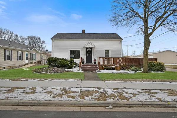 $232,900 | 211 West Boston Street, Syracuse, IN 46567