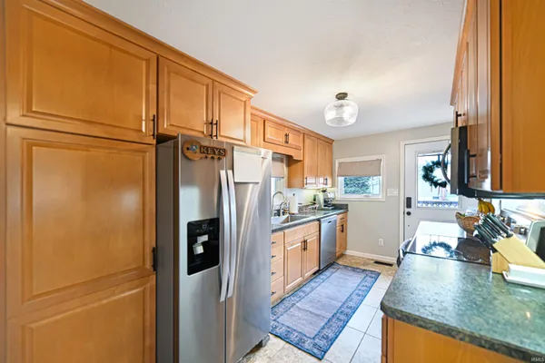 $232,900 | 211 West Boston Street, Syracuse, IN 46567