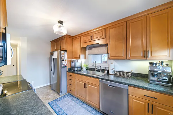 $232,900 | 211 West Boston Street, Syracuse, IN 46567