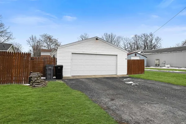 $232,900 | 211 West Boston Street, Syracuse, IN 46567