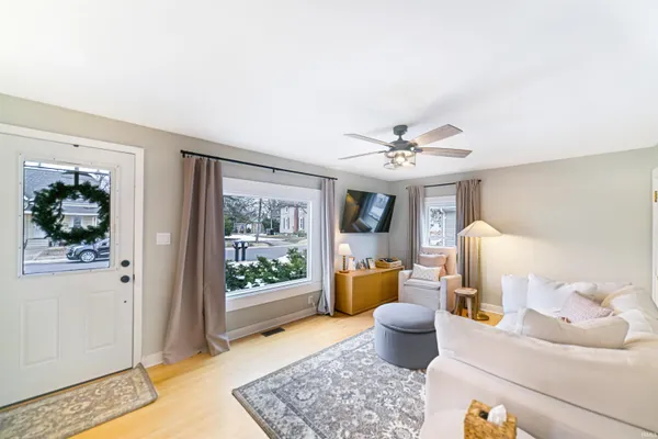 $232,900 | 211 West Boston Street, Syracuse, IN 46567