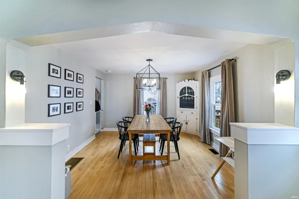 $232,900 | 211 West Boston Street, Syracuse, IN 46567