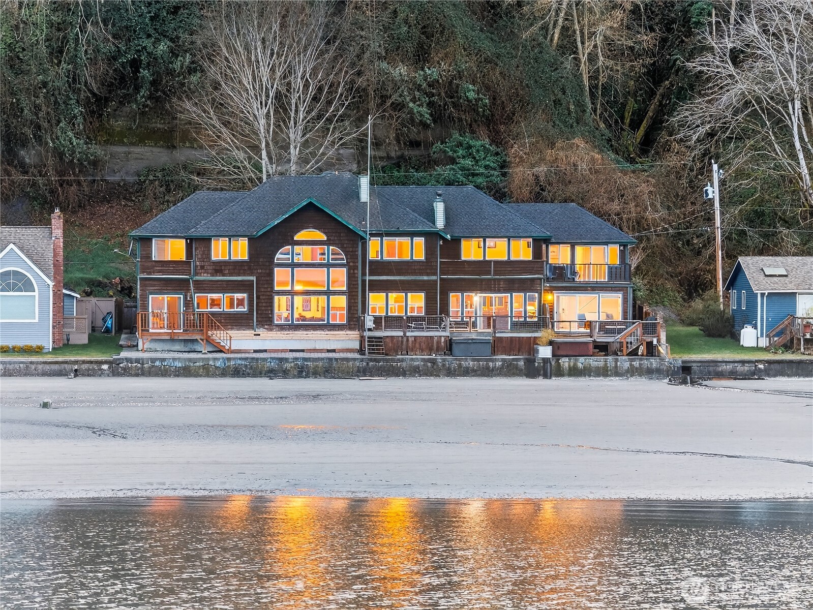 5972 Hastings Road Clinton, WA 98236 - Photo 39 of 40 a front view of a building with a lake view