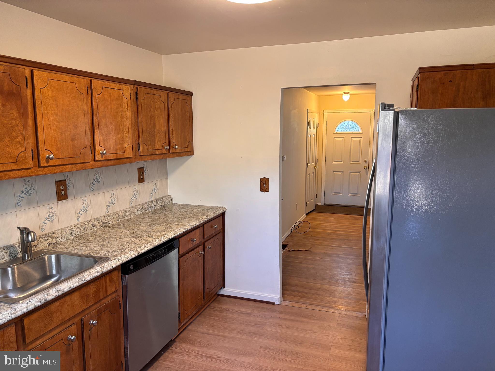 822 Harrington Road Rockville, MD 20852 - Photo 2 of 10