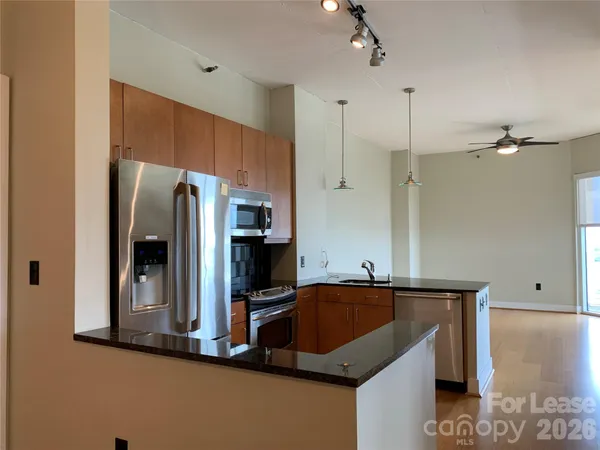 $1,995 | 505 East 6th Street, Unit 1305, Charlotte, NC 28202