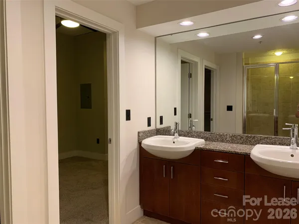 $1,995 | 505 East 6th Street, Unit 1305, Charlotte, NC 28202