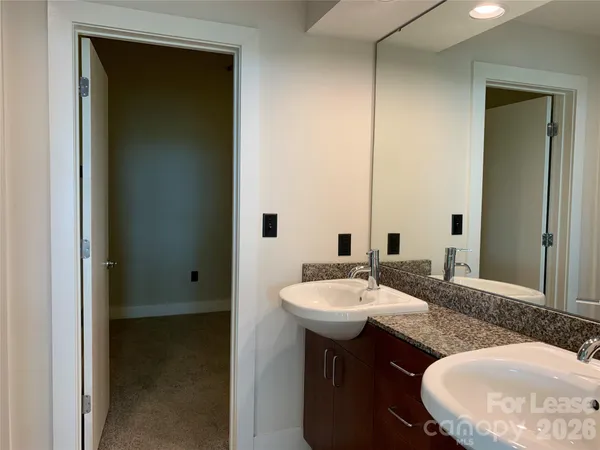 $1,995 | 505 East 6th Street, Unit 1305, Charlotte, NC 28202
