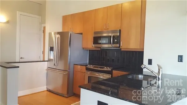 $1,995 | 505 East 6th Street, Unit 1305, Charlotte, NC 28202