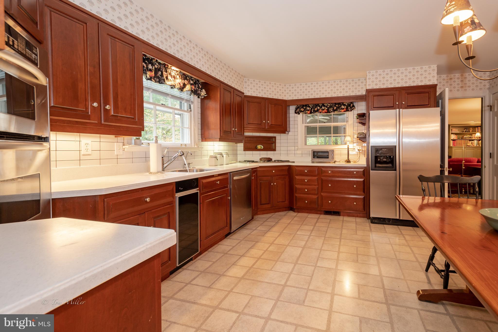 13702 Cripplegate Road Phoenix, MD 21131 - Photo 17 of 42 Large eat-in kitchen