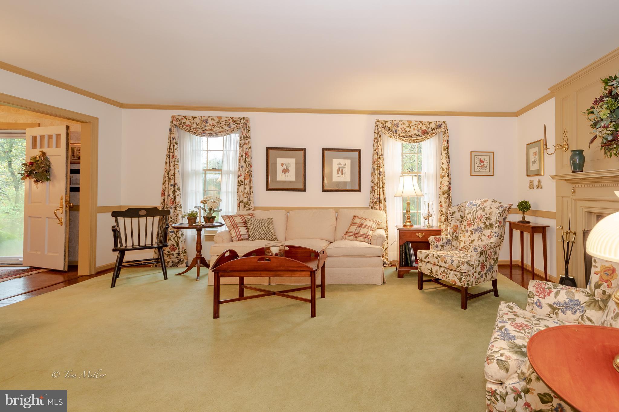 13702 Cripplegate Road Phoenix, MD 21131 - Photo 5 of 42 Living Room