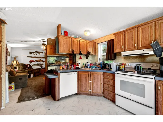 $359,999 | 4050 Tillamook River Road, Tillamook, OR 97141