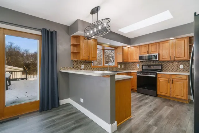 $269,000 | 1584 West Fairview Road, Freeport, IL 61032