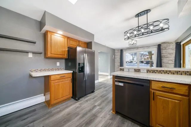 $269,000 | 1584 West Fairview Road, Freeport, IL 61032