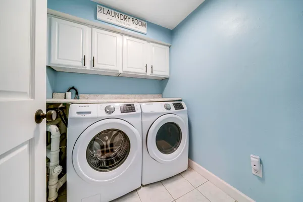 $275,200 | 1584 West Fairview Road, Freeport, IL 61032