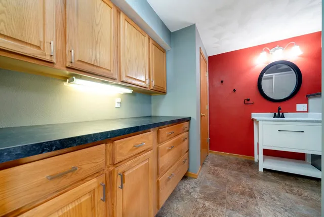 $269,000 | 1584 West Fairview Road, Freeport, IL 61032