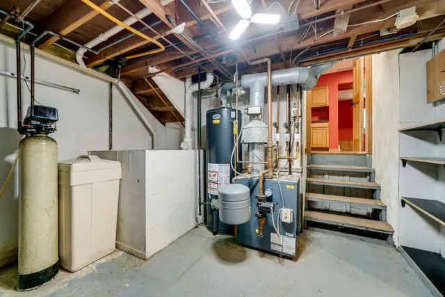 $269,000 | 1584 West Fairview Road, Freeport, IL 61032