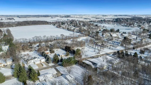 $269,000 | 1584 West Fairview Road, Freeport, IL 61032