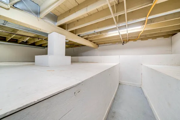 $275,200 | 1584 West Fairview Road, Freeport, IL 61032