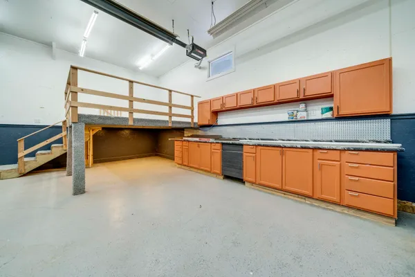 $275,200 | 1584 West Fairview Road, Freeport, IL 61032