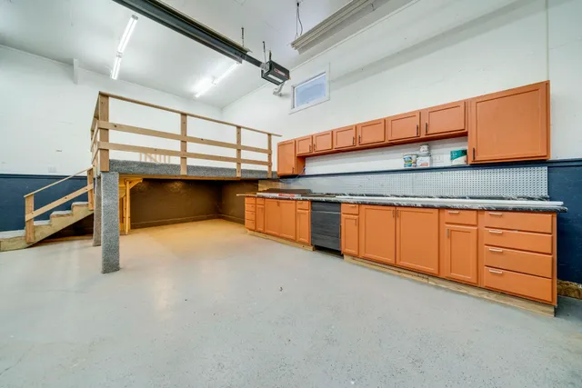 $269,000 | 1584 West Fairview Road, Freeport, IL 61032