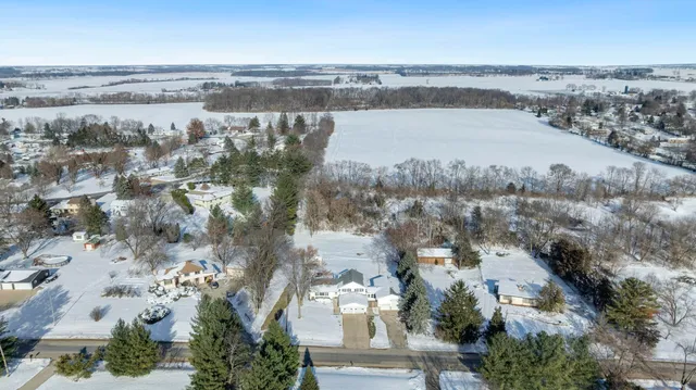 $269,000 | 1584 West Fairview Road, Freeport, IL 61032