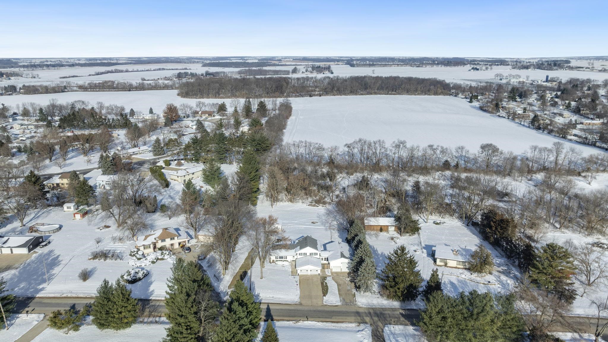 1584 West Fairview Road Freeport, IL 61032 - Photo 5 of 59 Gallery Image 5