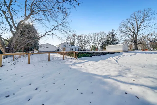 $269,000 | 1584 West Fairview Road, Freeport, IL 61032