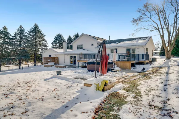 $275,200 | 1584 West Fairview Road, Freeport, IL 61032