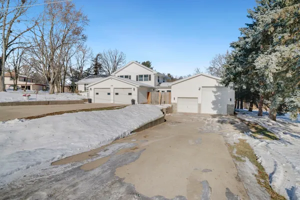 $275,200 | 1584 West Fairview Road, Freeport, IL 61032