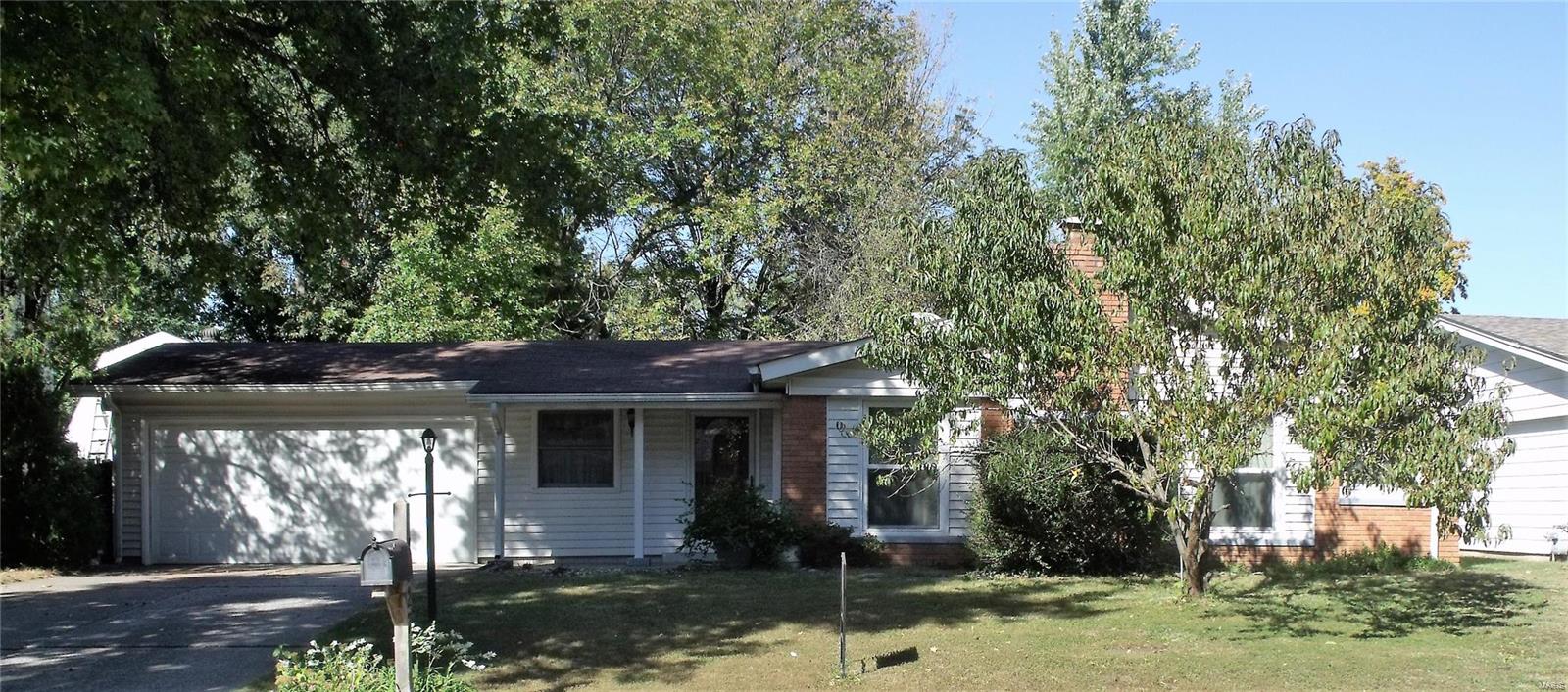 1327 Springfield Drive Belleville, IL 62221 - Photo 1 of 25 Gallery Image 1