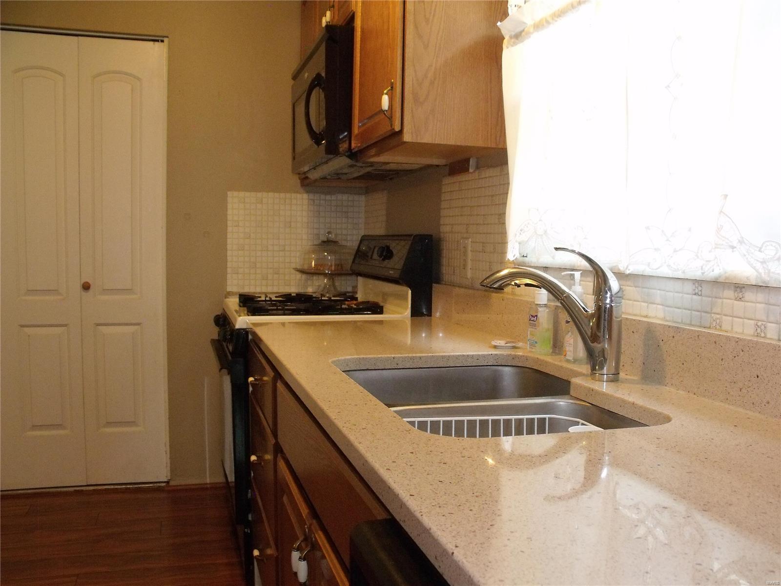 1327 Springfield Drive Belleville, IL 62221 - Photo 11 of 25 Gallery Image 11