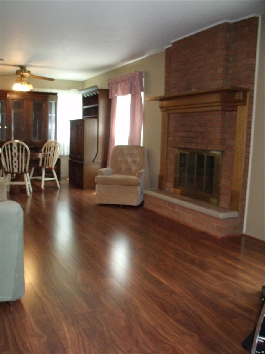 1327 Springfield Drive Belleville, IL 62221 - Photo 3 of 25 Gallery Image 3