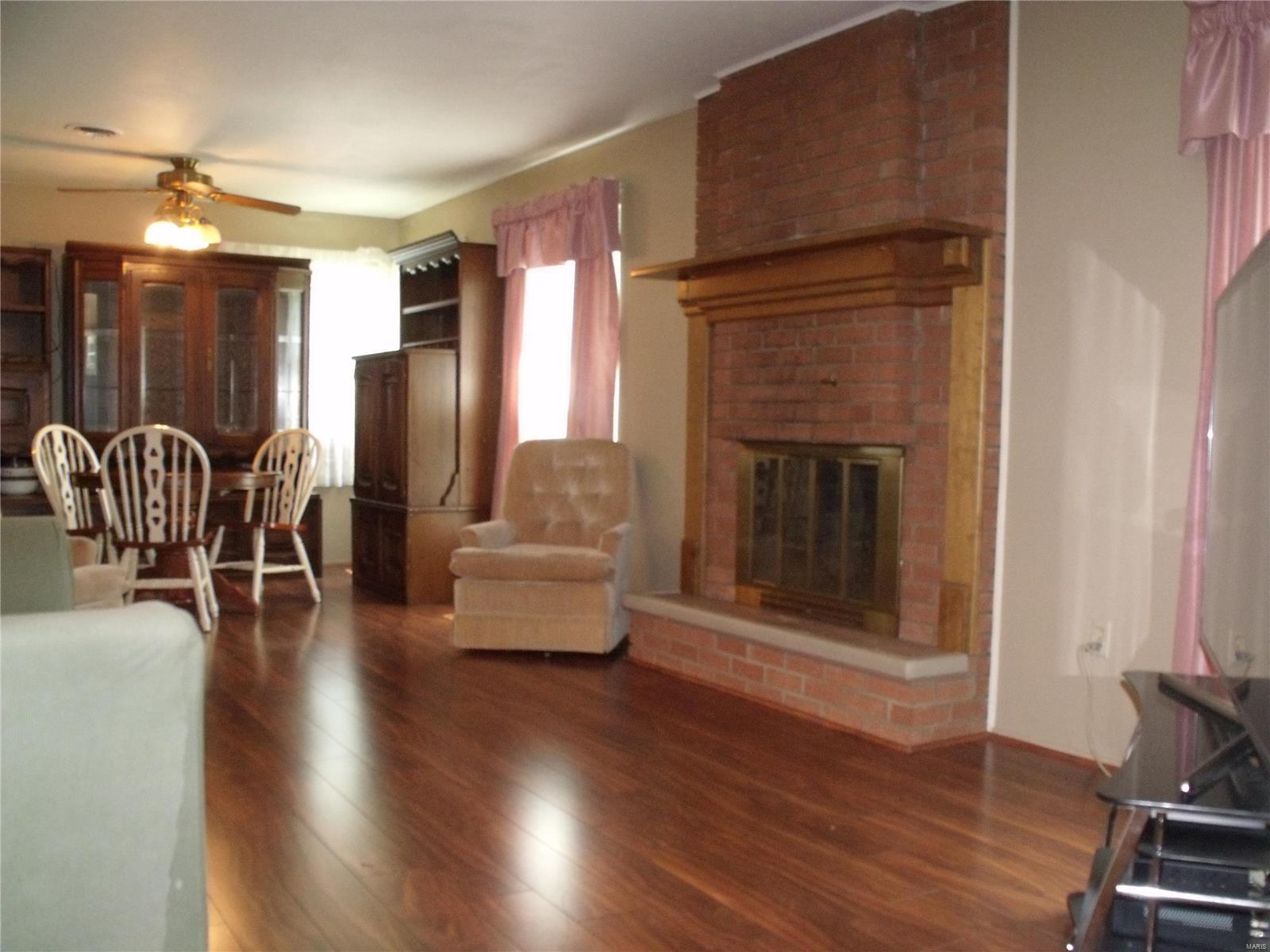 1327 Springfield Drive Belleville, IL 62221 - Photo 4 of 25 Gallery Image 4