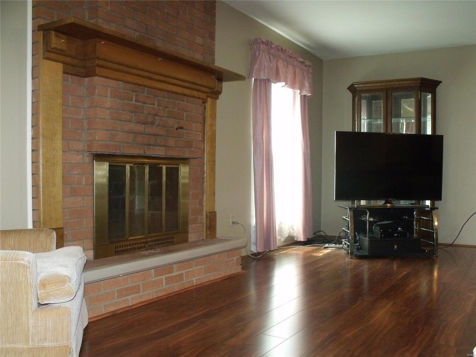 1327 Springfield Drive Belleville, IL 62221 - Photo 5 of 25 Gallery Image 5