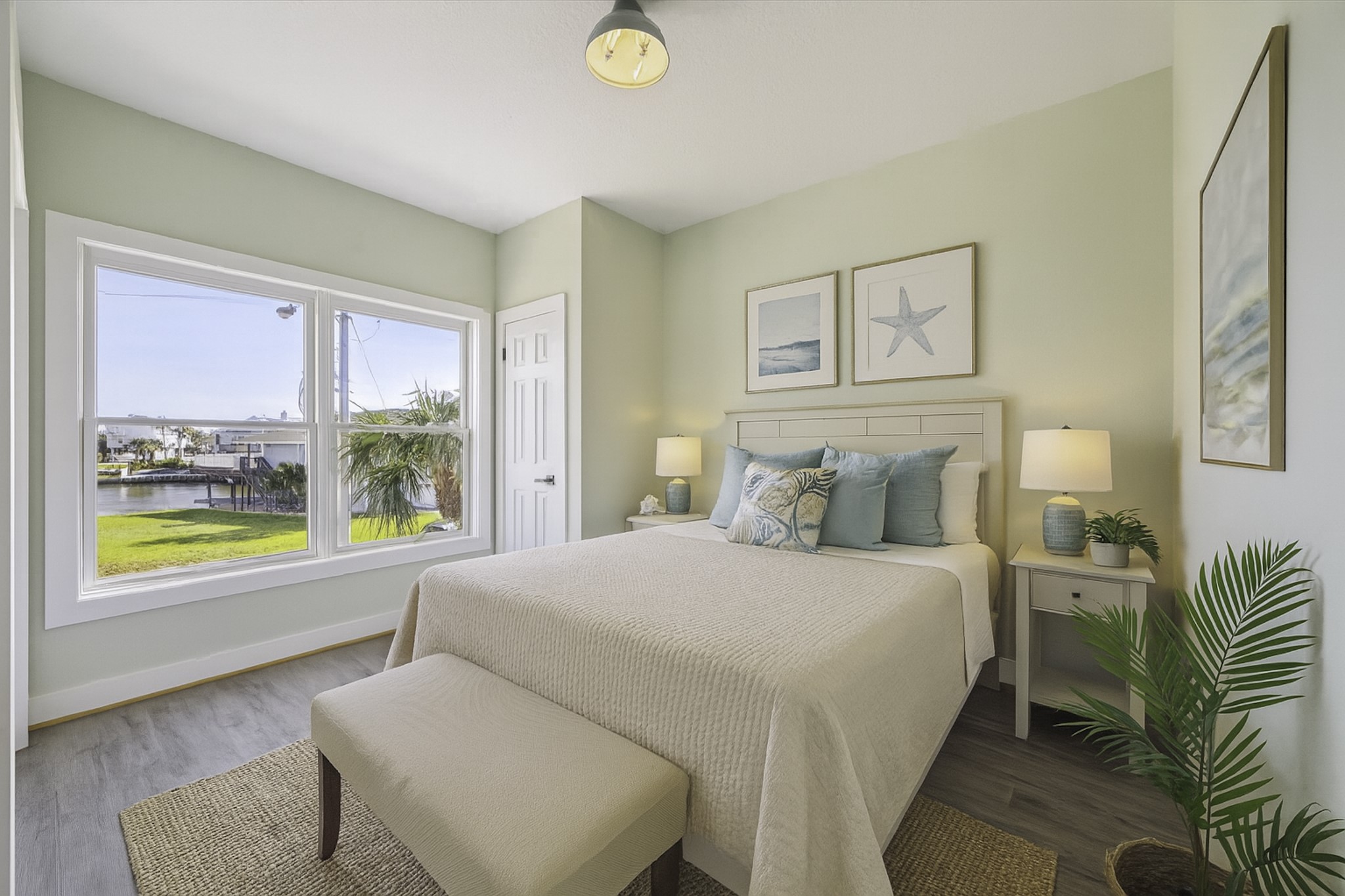 1322 Outrigger Street Tiki Island, TX 77554 - Photo 20 of 46 a bedroom with a bed and a couch