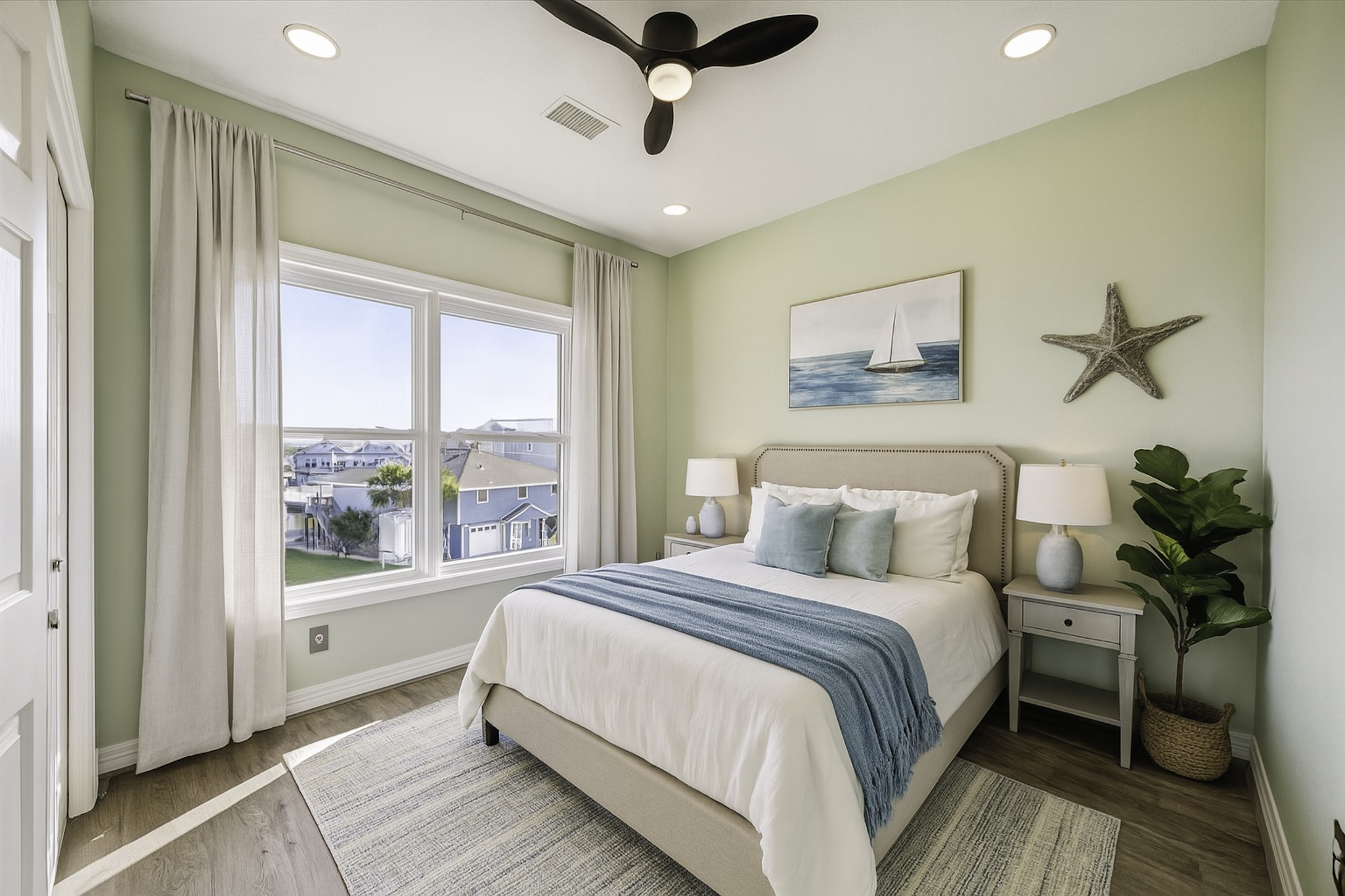 1322 Outrigger Street Tiki Island, TX 77554 - Photo 33 of 46 a bedroom with a large bed and a window