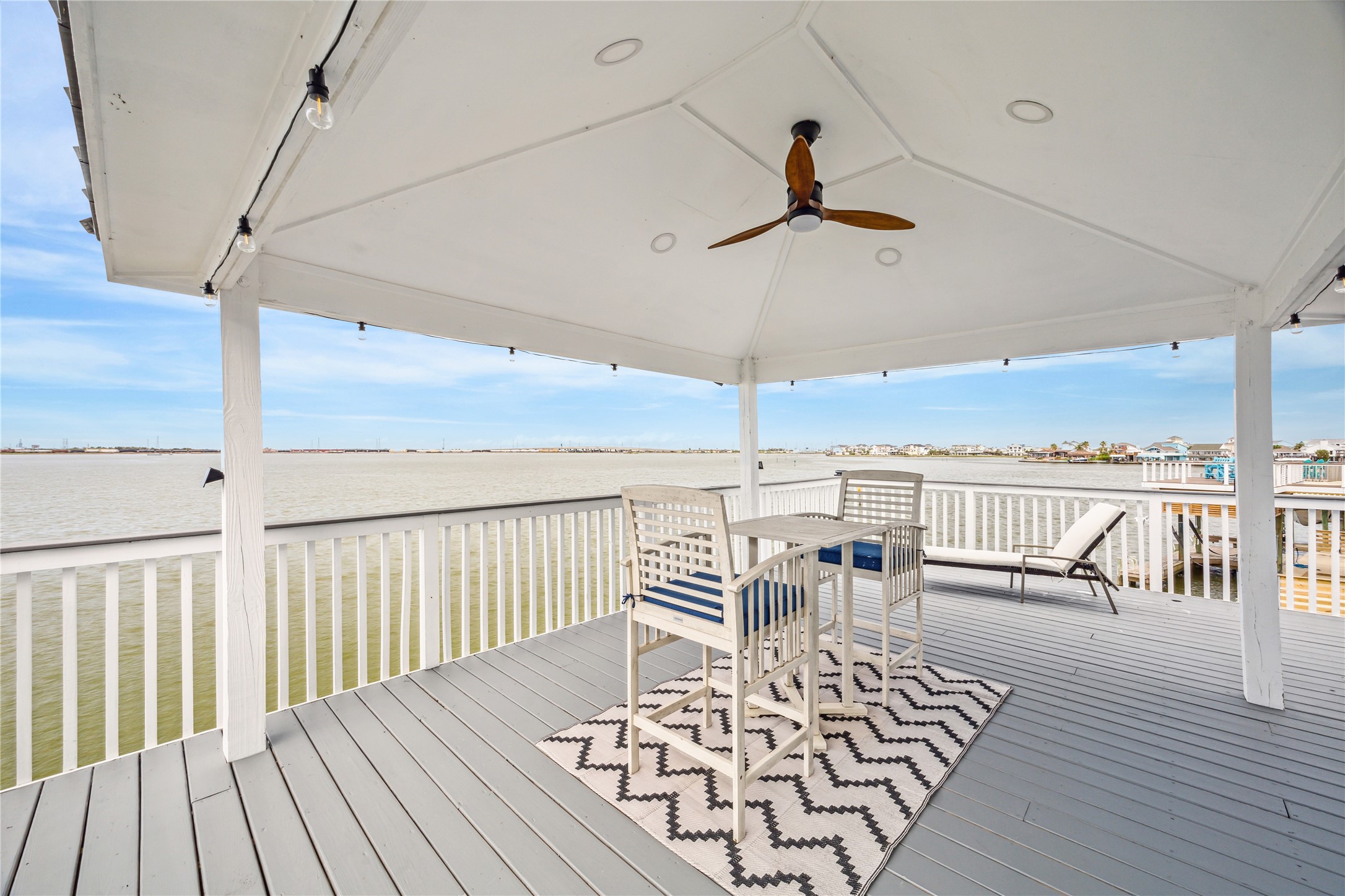 1322 Outrigger Street Tiki Island, TX 77554 - Photo 38 of 46 a view of a living room and wooden floor