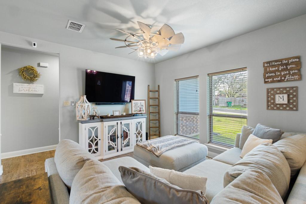 500 West Mill Street Decatur, TX 76234 - Photo 4 of 22